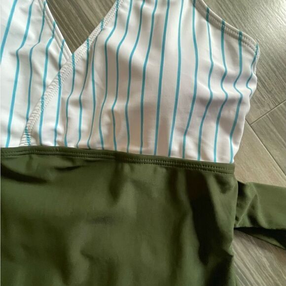 NWOT One piece swimsuit - Picture 4 of 7